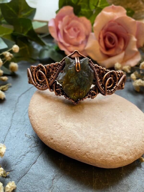 Handmade labradorite wolf cuff bracelet with carved wolf gemstone, blue-green flash and decorative woven bare copper wire.