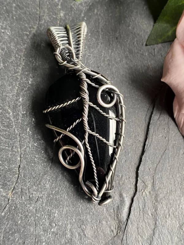 Elven Leaf Black Onyx Pendant – Handmade Silver-Filled Jewelry