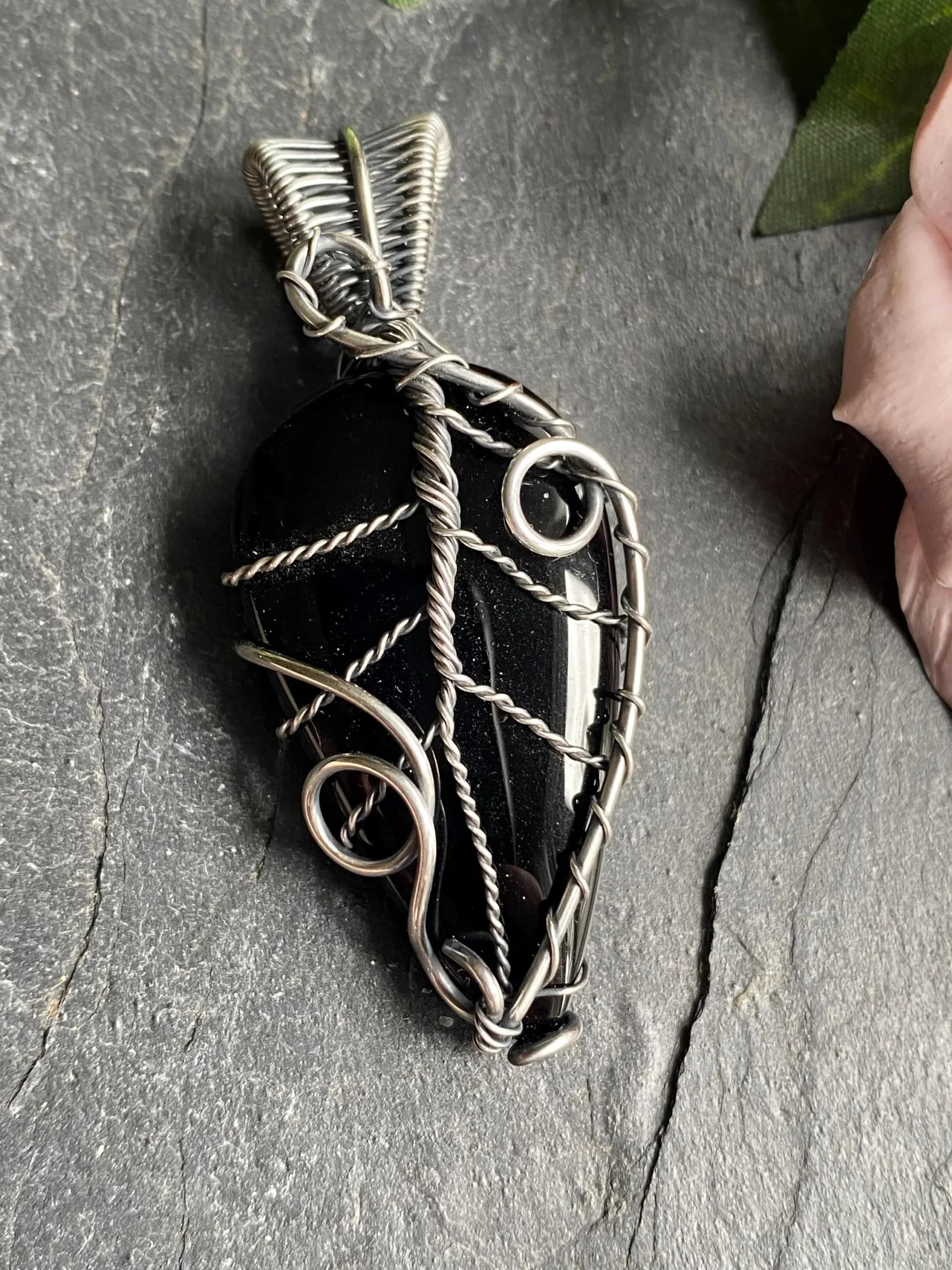 Elven Leaf Black Onyx Pendant – Handmade Silver-Filled Jewelry