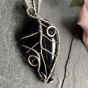 Elven Leaf Black Onyx Pendant – Handmade Silver-Filled Jewelry