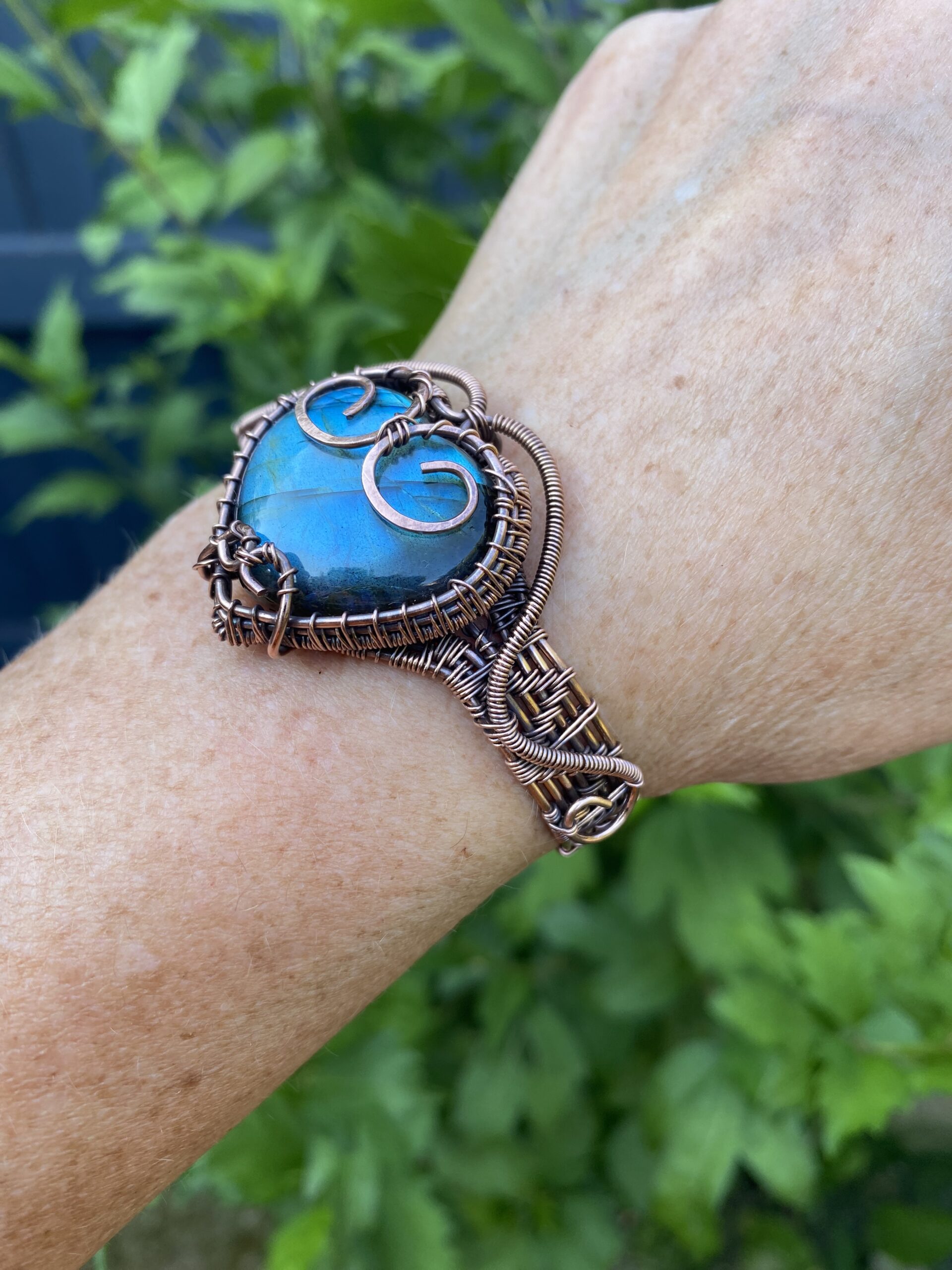 Heart Shaped Blue Flash Labradorite Copper Cuff Bracelet - Image 6